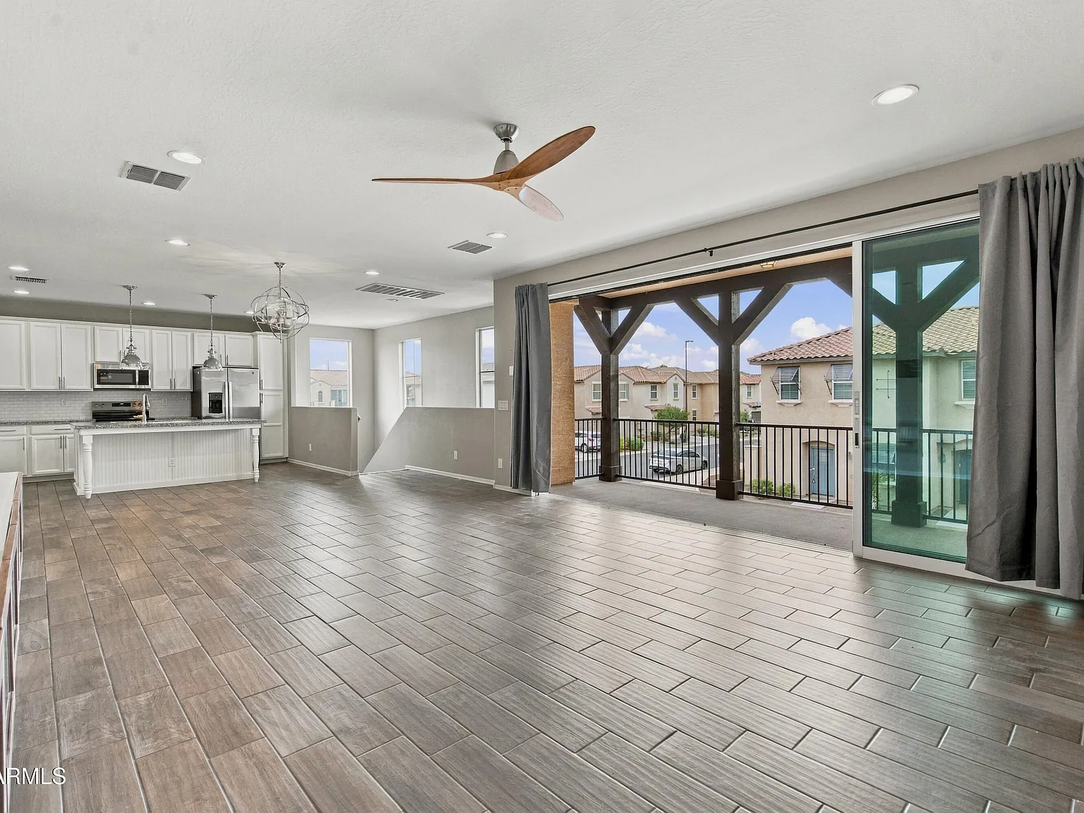 3 bed, 1926 sqft, $2,600 — Photo 4