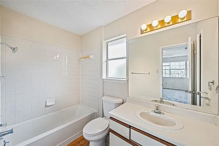 1015 E Yager Ln #84 — Photo 13