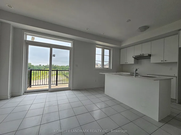 77 Morrison Cres — Photo 4
