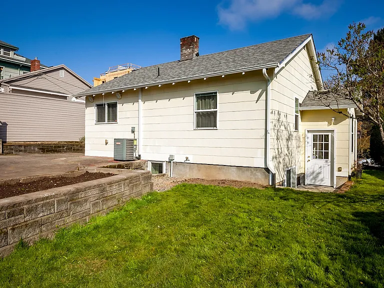 1416 SE Cora St — Photo 4