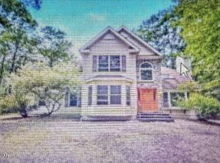 121 Cedar Ln, Canadensis, PA 18325