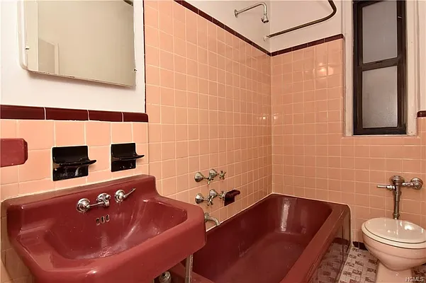 Sold by Re/Max In The City | media 8