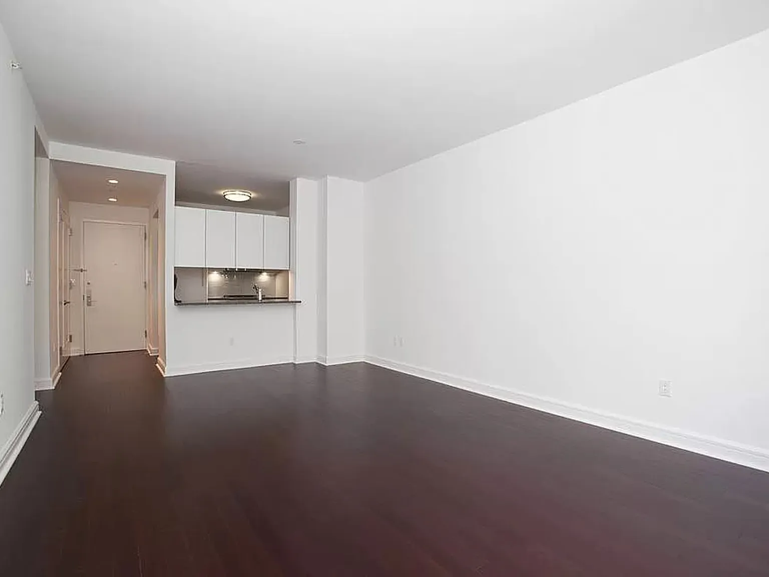 100 Riverside Boulevard — Photo 4
