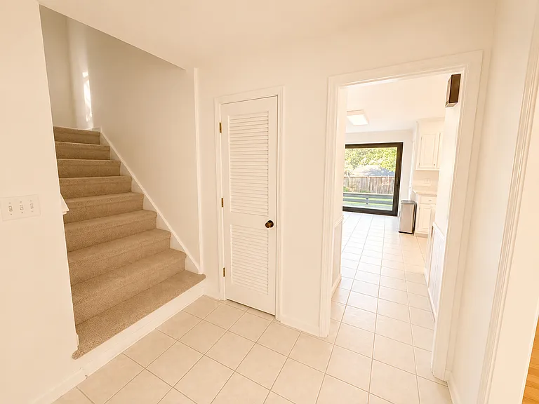1690 Manhasset Pl — Photo 11