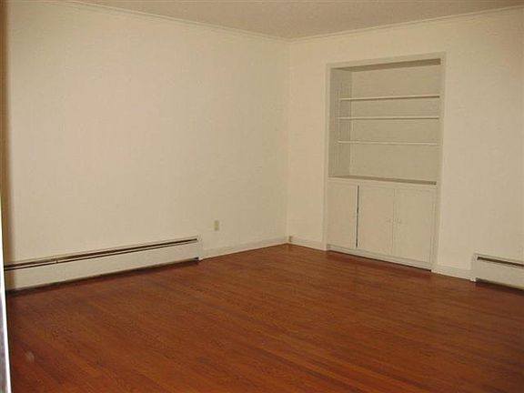 4th image of 33 Hudson St