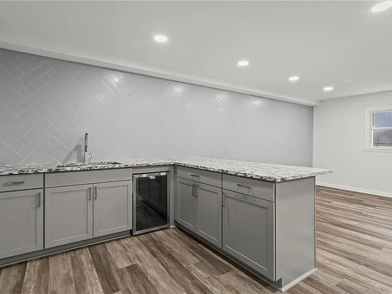 1106 Aurora Ct — Photo 31