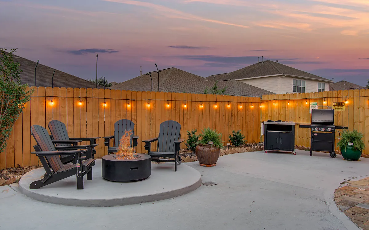 Building Photo - 7207 Crescent Mills Dr