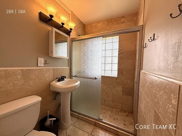 1107 W 45th St #1101-3 — Photo 5