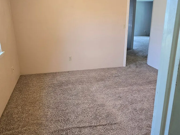 2368 Redwood Ave — Photo 13
