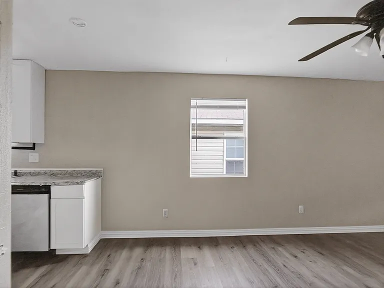 2520 N Hickory St — Photo 14
