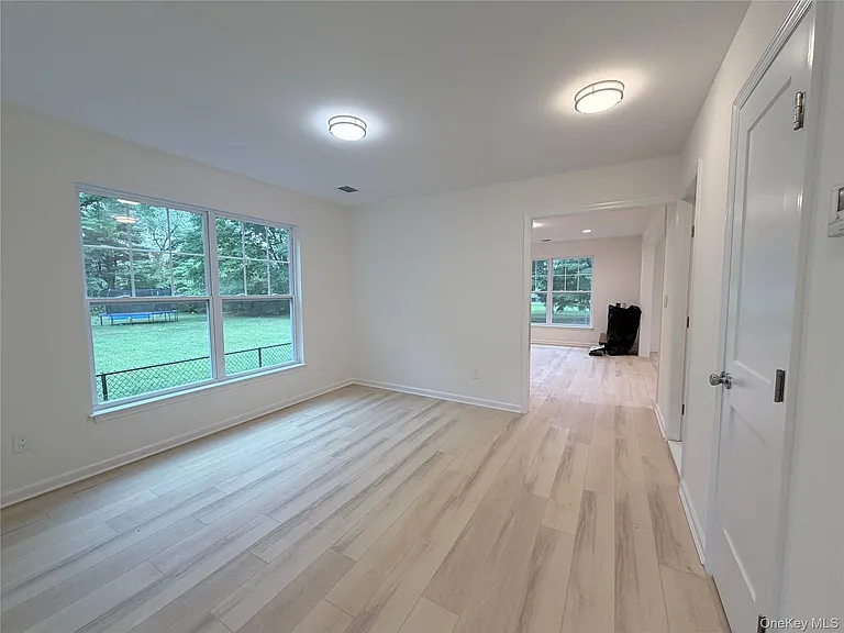 102 Pulaski Rd — Photo 9