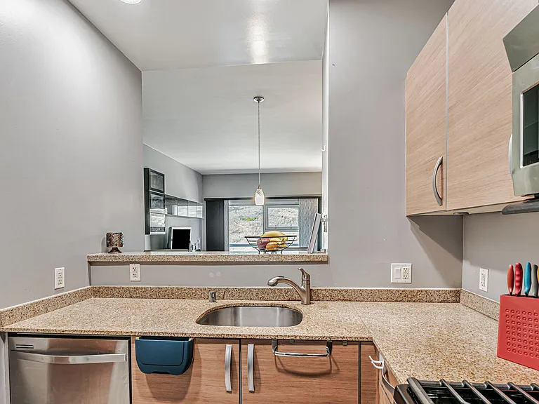 1 Mandalay Pl #1808 — Photo 10