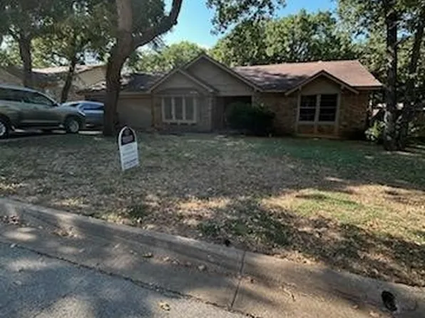6805 Shadydale Dr, North Richland Hills, TX 76182