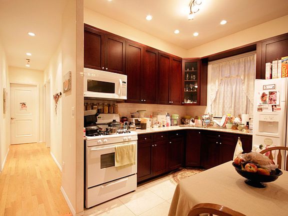4th image of 2126 21st St #2