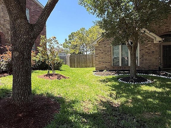 2nd image of 7418 Lakesage Ln