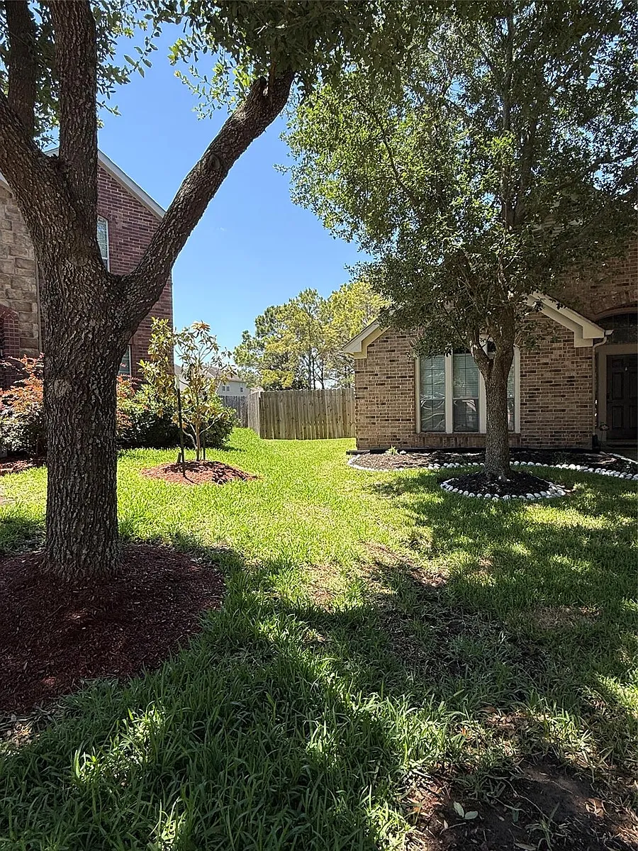 Building Photo - 7418 Lakesage Ln