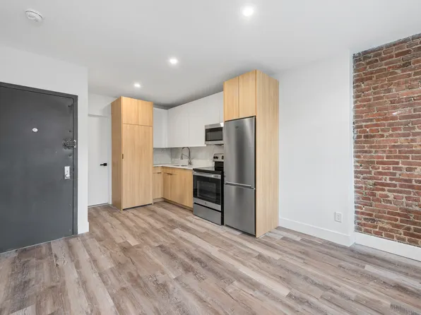 1571 3rd Avenue image 1 of 9