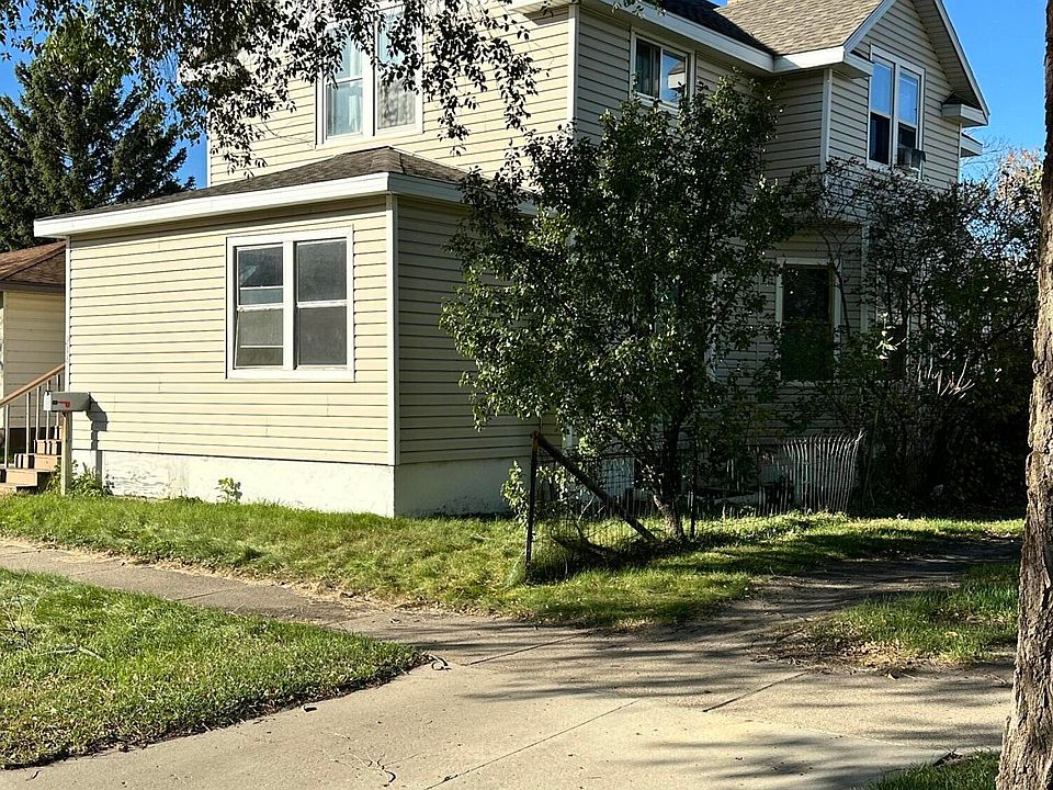 2nd image of 218 3rd Ave SW