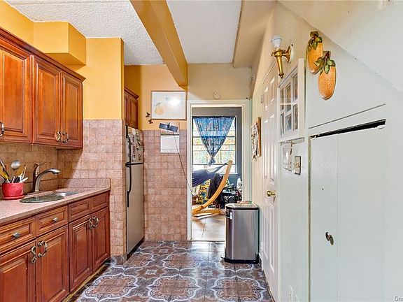 4th image of 745 Saint Anns Ave #72C