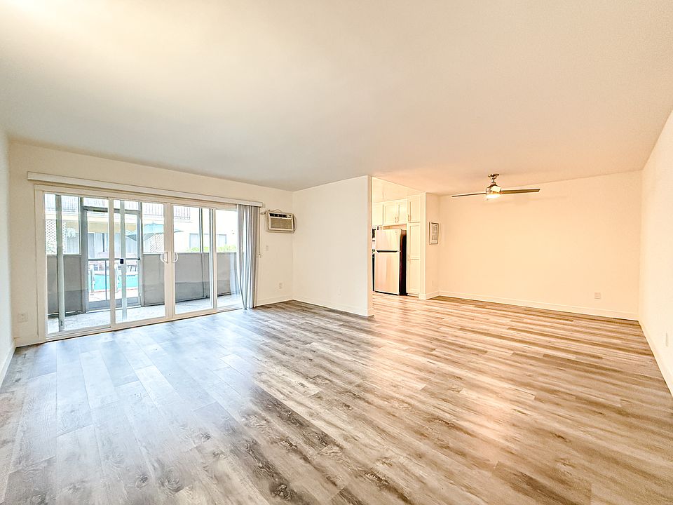 1st image of 14401 Addison St #1