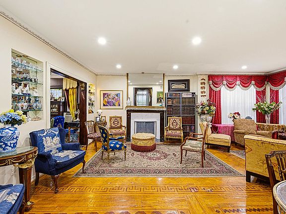 3rd image of 511 Argyle Rd