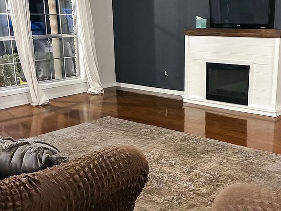 4th image of 103 Swan Cir