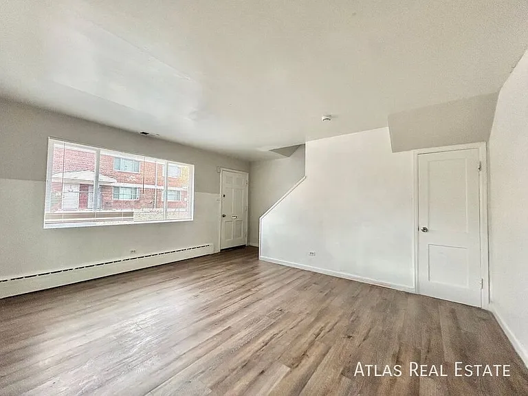 1853 W Mosier Pl — Photo 5