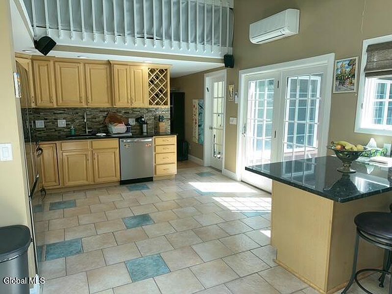 5th image of 11 Sand Spurrey Road