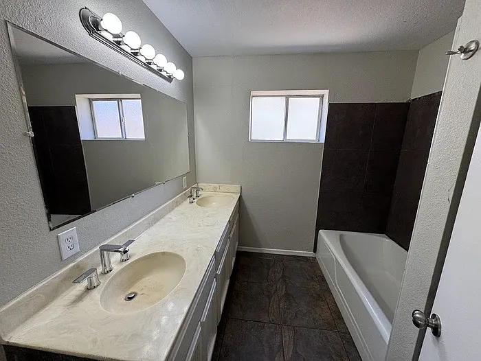 3241 W Pierson St — Photo 11