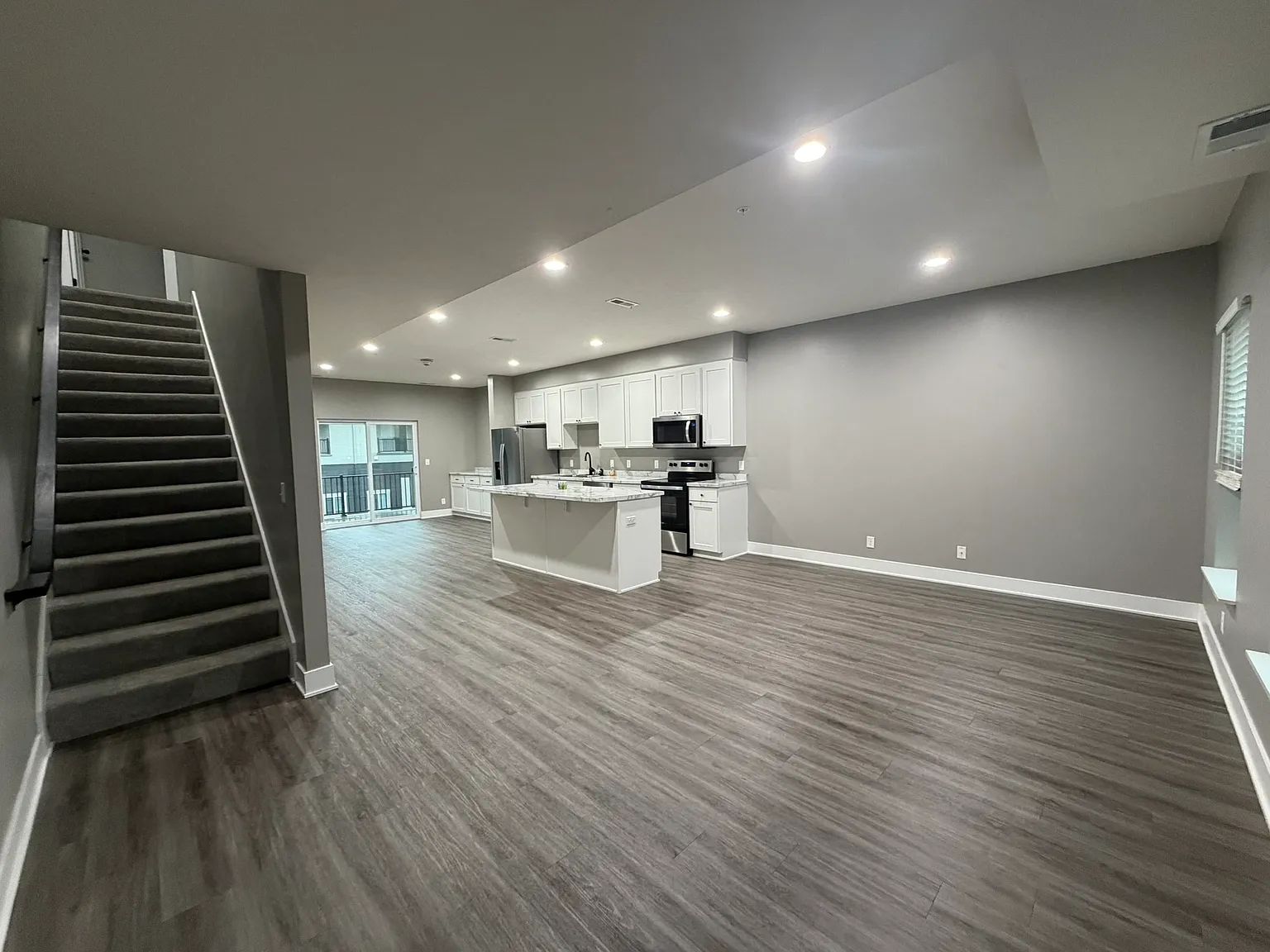 3 bed, 2.5 bath, 1746 sqft, $2,000 — Photo 4