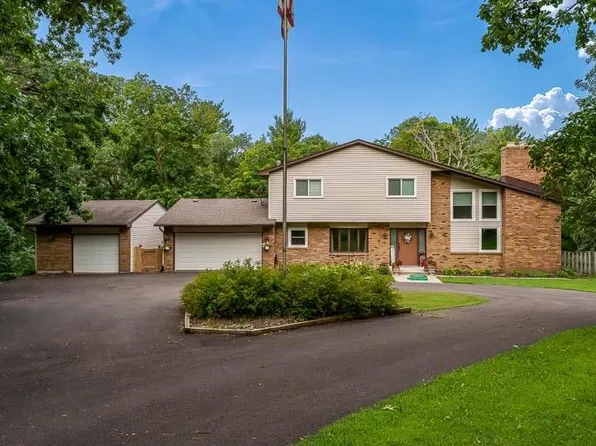 16557 Grove Creek Cir, Pecatonica, IL 61063