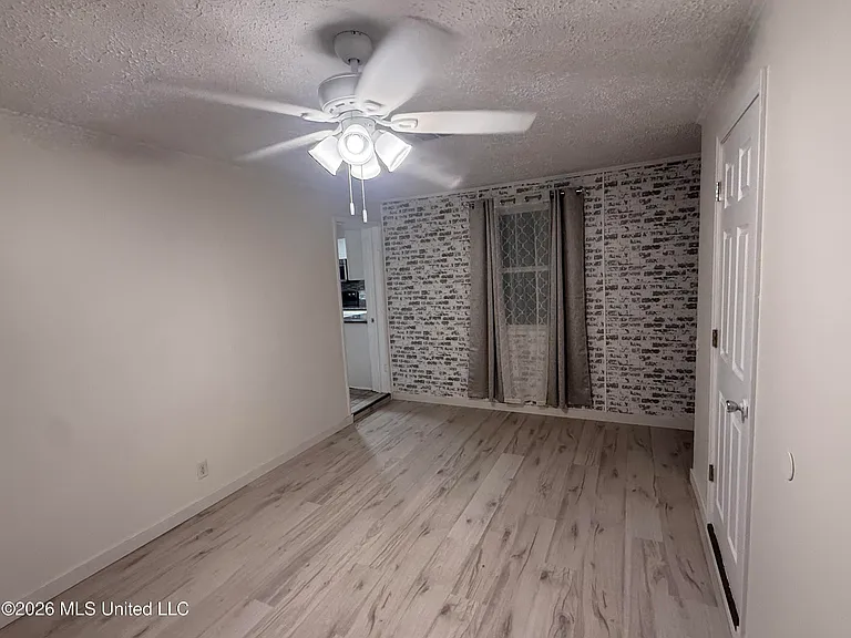 10616 Oak St — Photo 5
