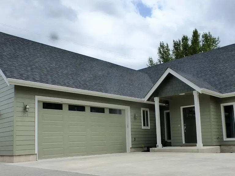 821 Waverly St — Photo 1