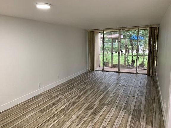 4th image of 9450 Live Oak Pl APT 103