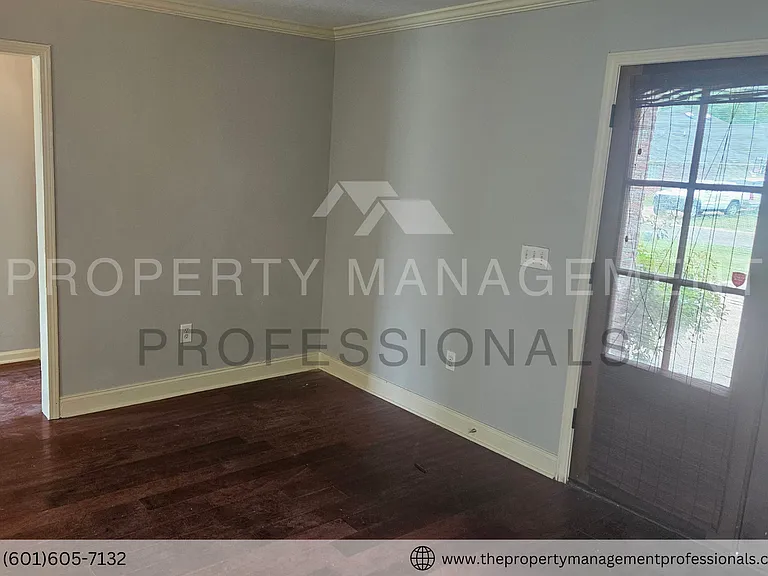 121 Cherry Laurel Cir — Photo 4