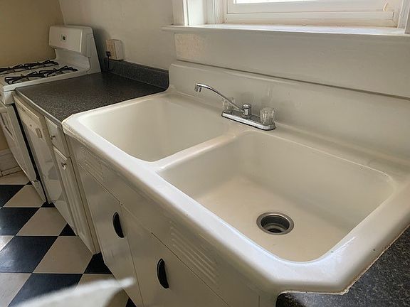2nd image of 1409 N Front St APT 2