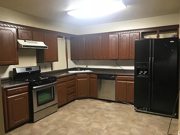 4th image of 2321 E Park Pl