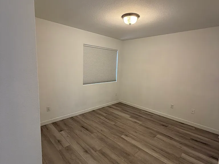 1124 W Laurel Ave — Photo 22
