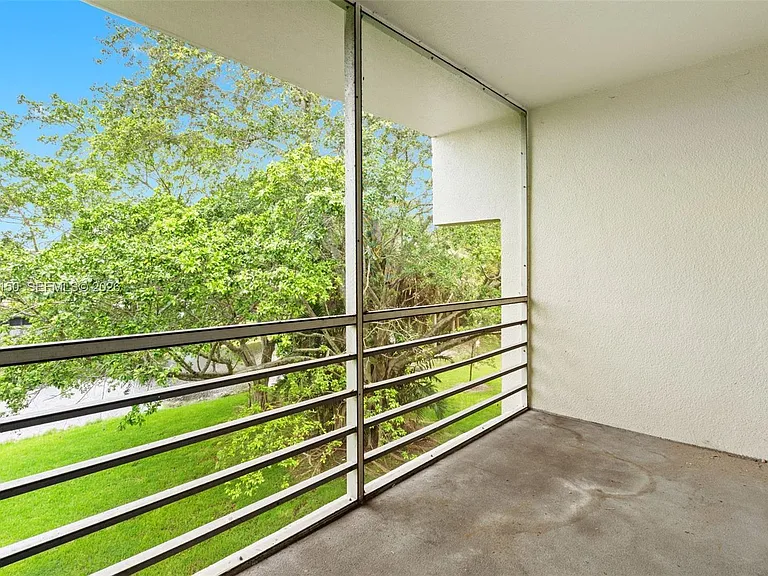 4215 N University Dr #305 — Photo 24