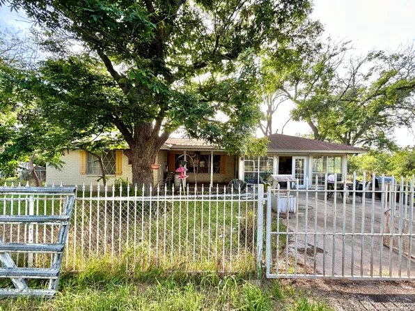 1427 COUNTY ROAD 6712, Lytle, TX 78052