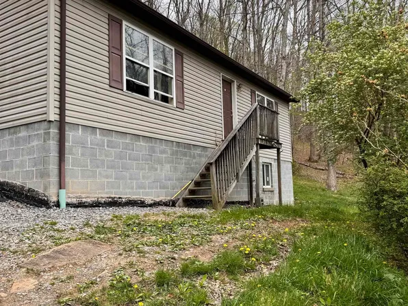 150 Blueridge Dr, Grafton, WV 26354