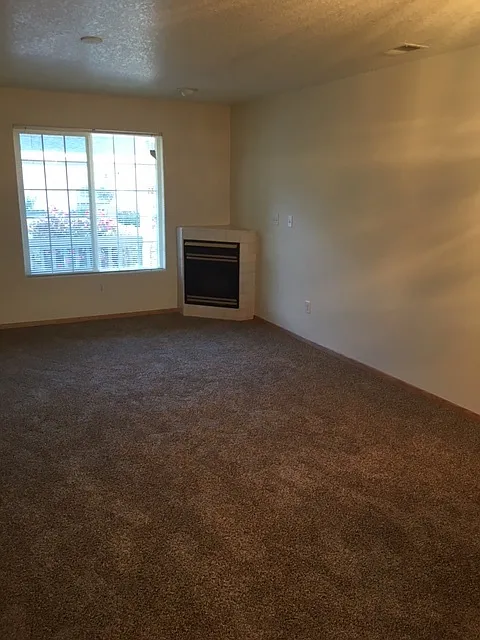 6229 Se Mariner Way ~ End Unit Townhome Near Intel! 6 Month Lease — Photo 2