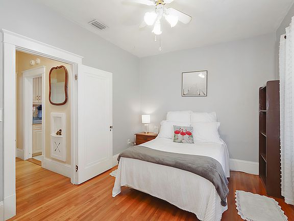 5th image of 1010 Iroquois St