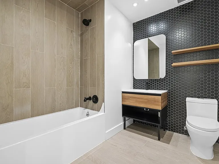 260 Gold St #421 — Photo 8