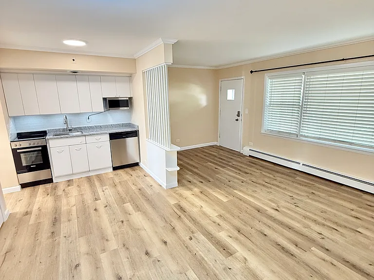 720 N Western Ave #4 — Photo 5