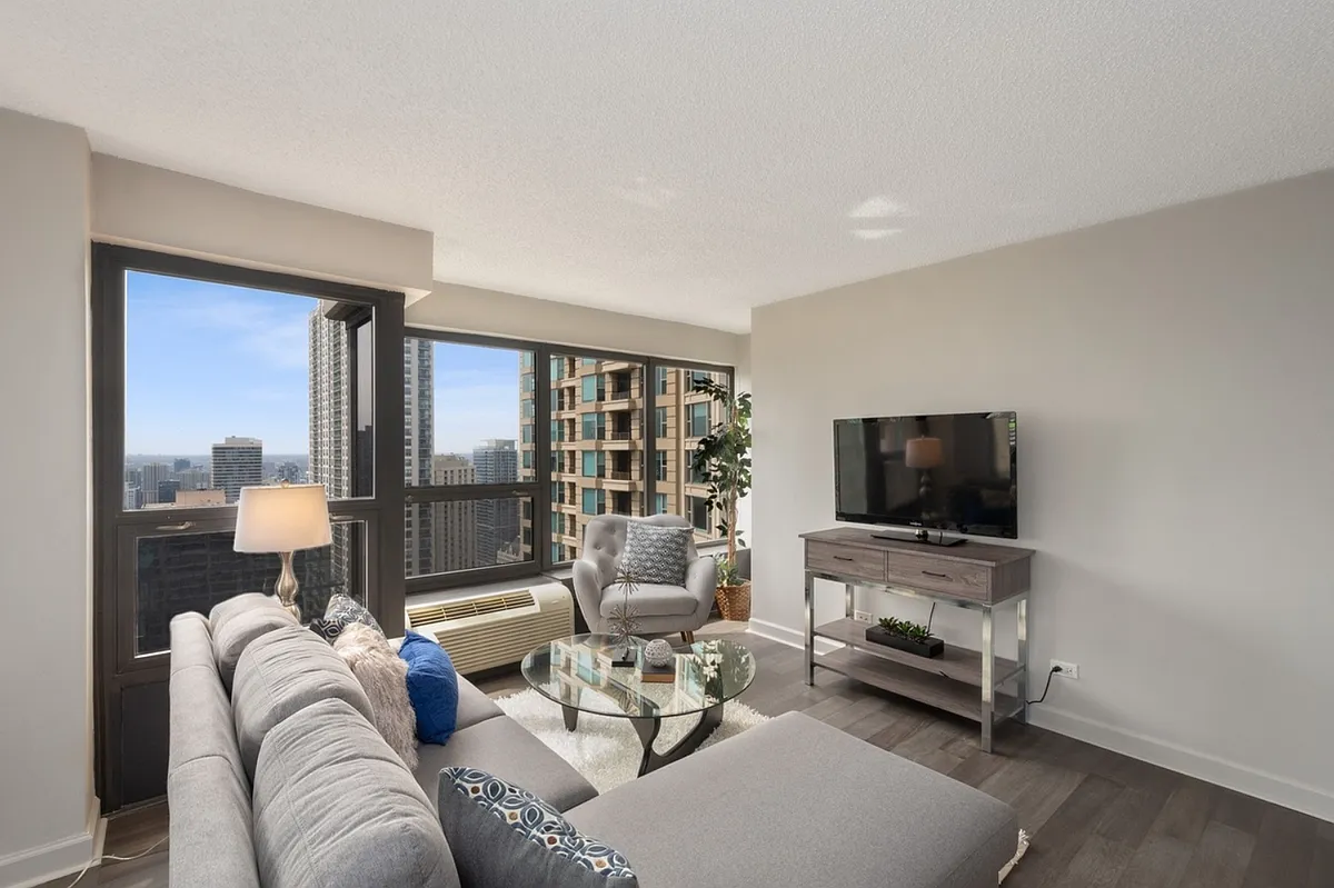 Building Photo - 30 E Huron St #3404