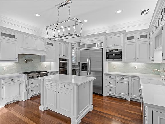 3rd image of 121 Palm Island Ln