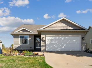 142 Brighton Cir SW, Cedar Rapids, IA 52404