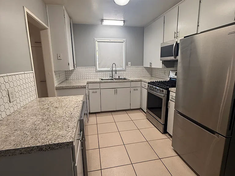 319 S 22nd Ave — Photo 8