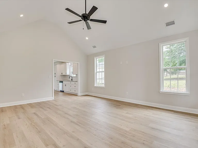 410 Williams St — Photo 7